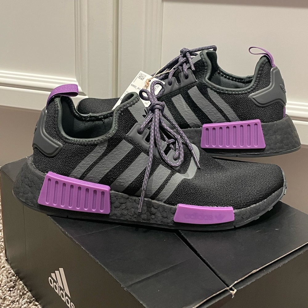 Adidas Unisex-Child NMD_R1 Sneakers

Women's size 7.5, Youth size 6.5